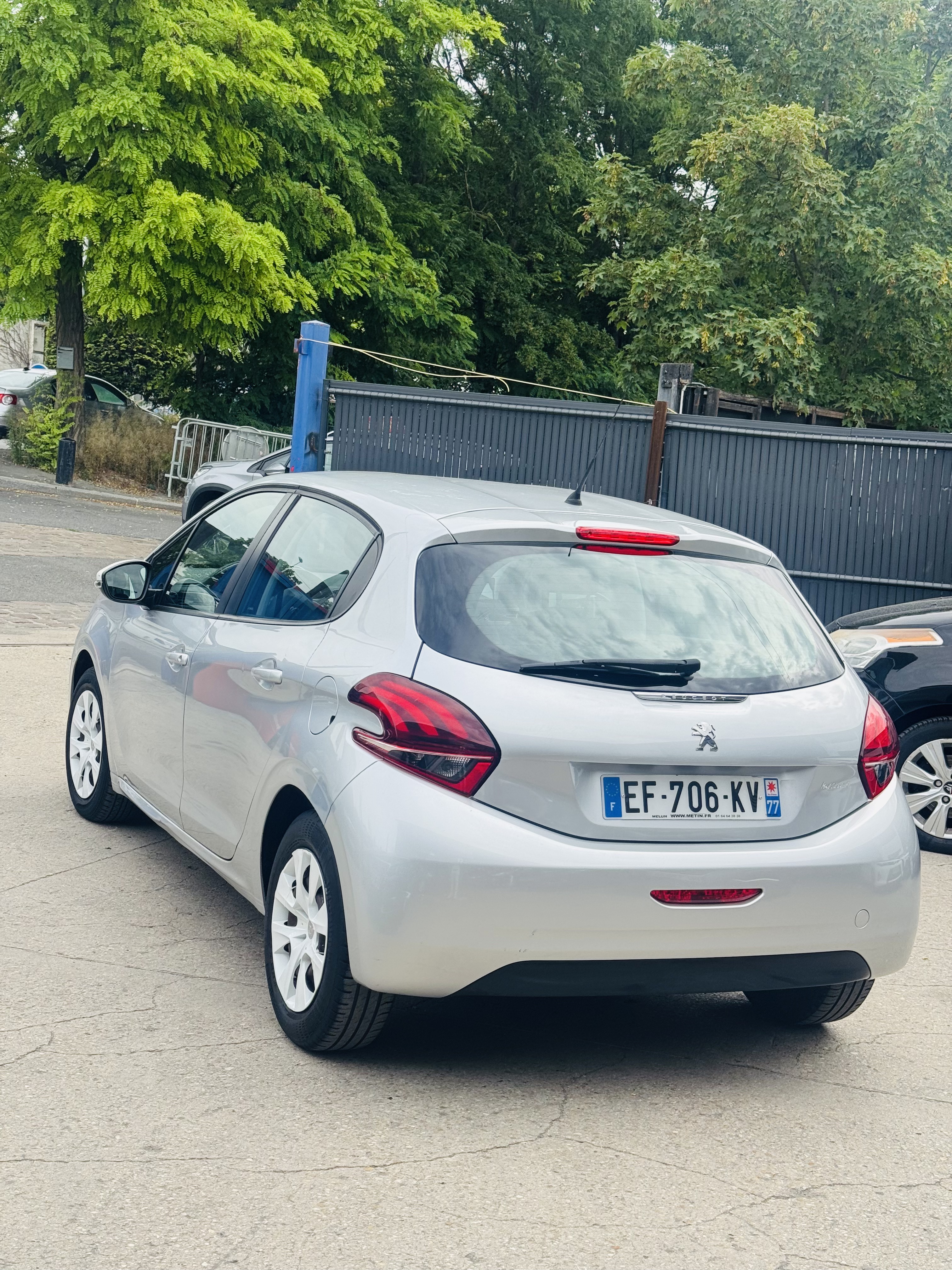 PEUGEOT 208 1.0 PURE TECH 68 LIKE photo 6