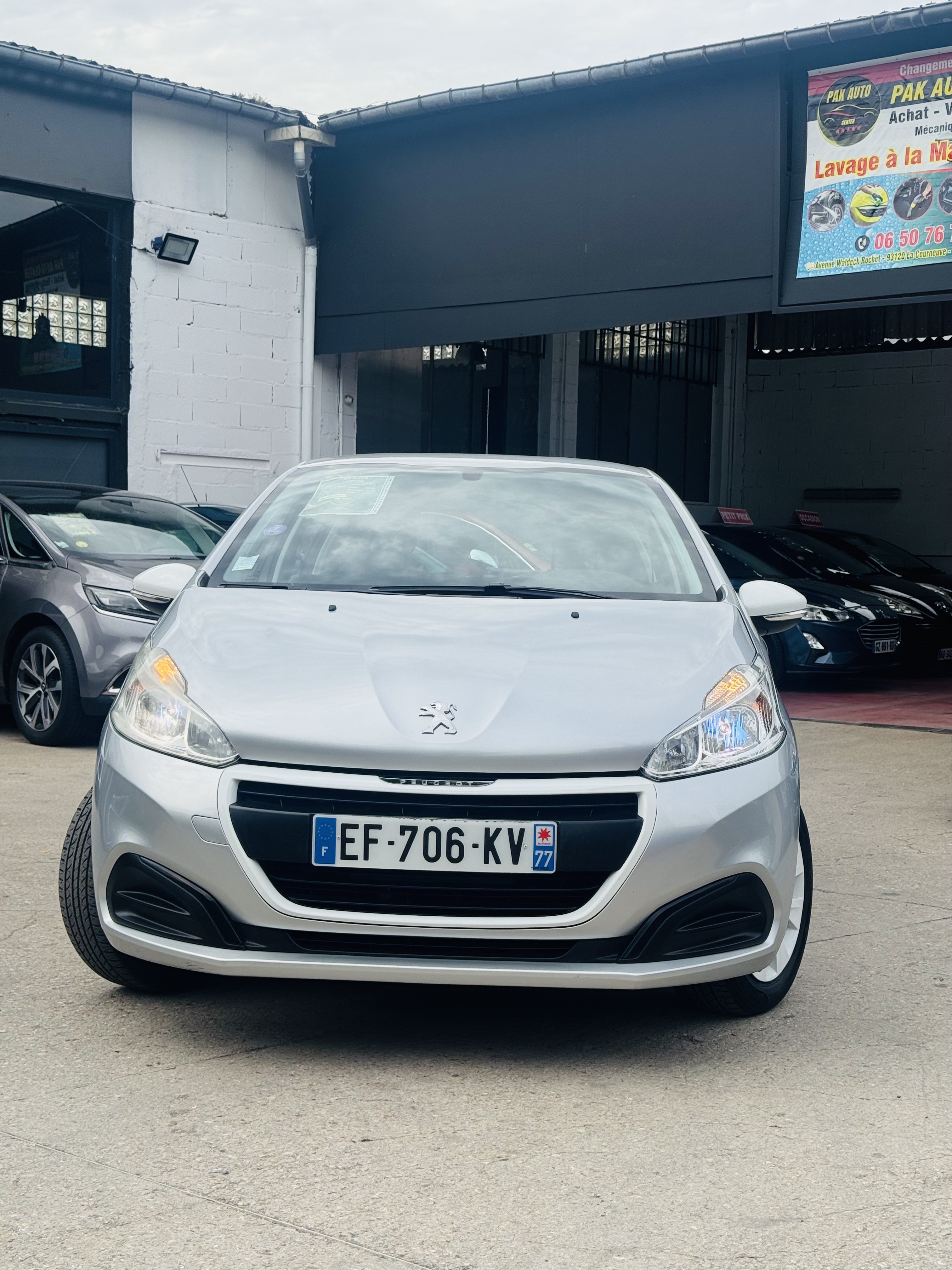 PEUGEOT 208 1.0 PURE TECH 68 LIKE