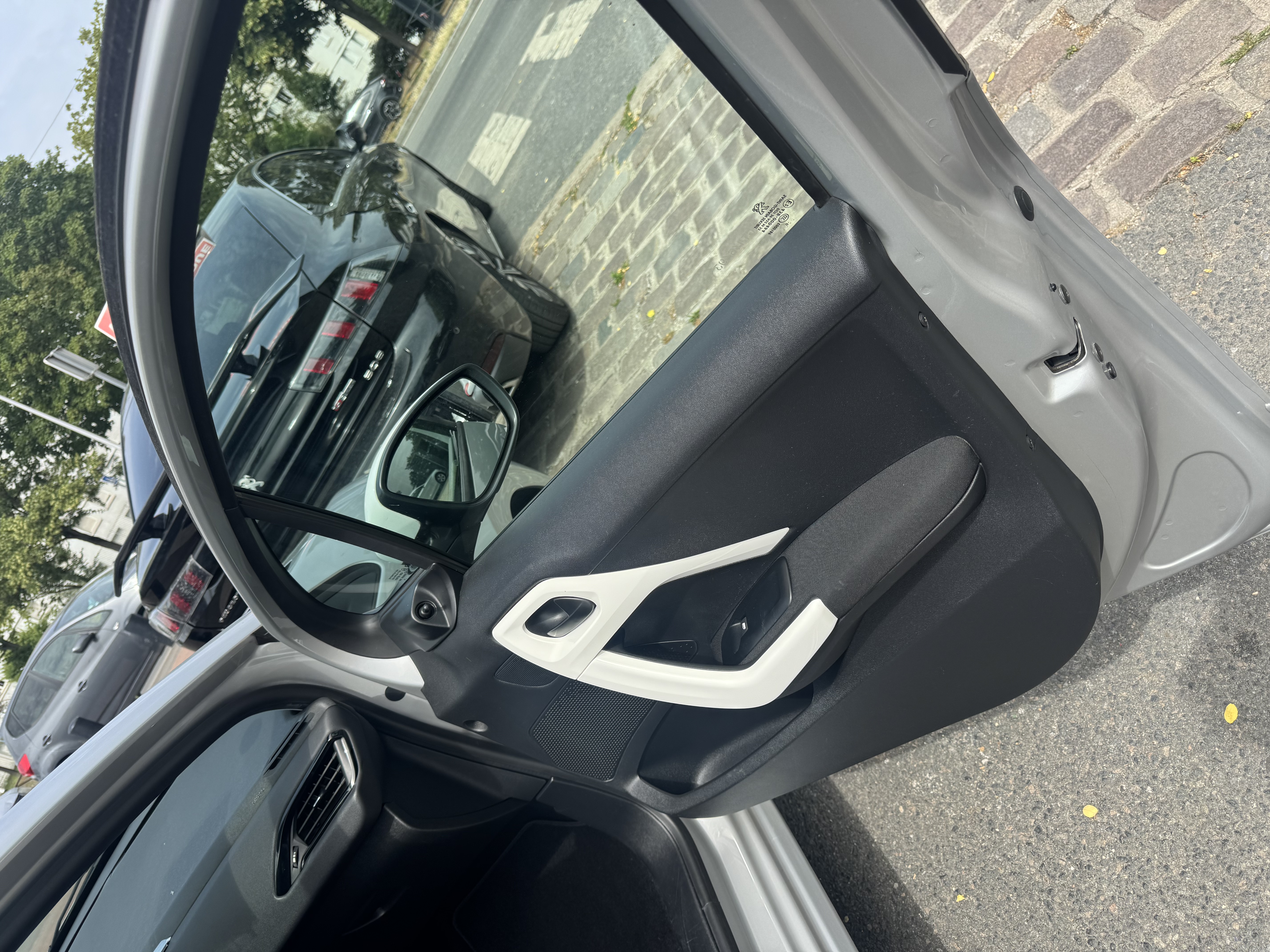 PEUGEOT 208 1.0 PURE TECH 68 LIKE photo 11