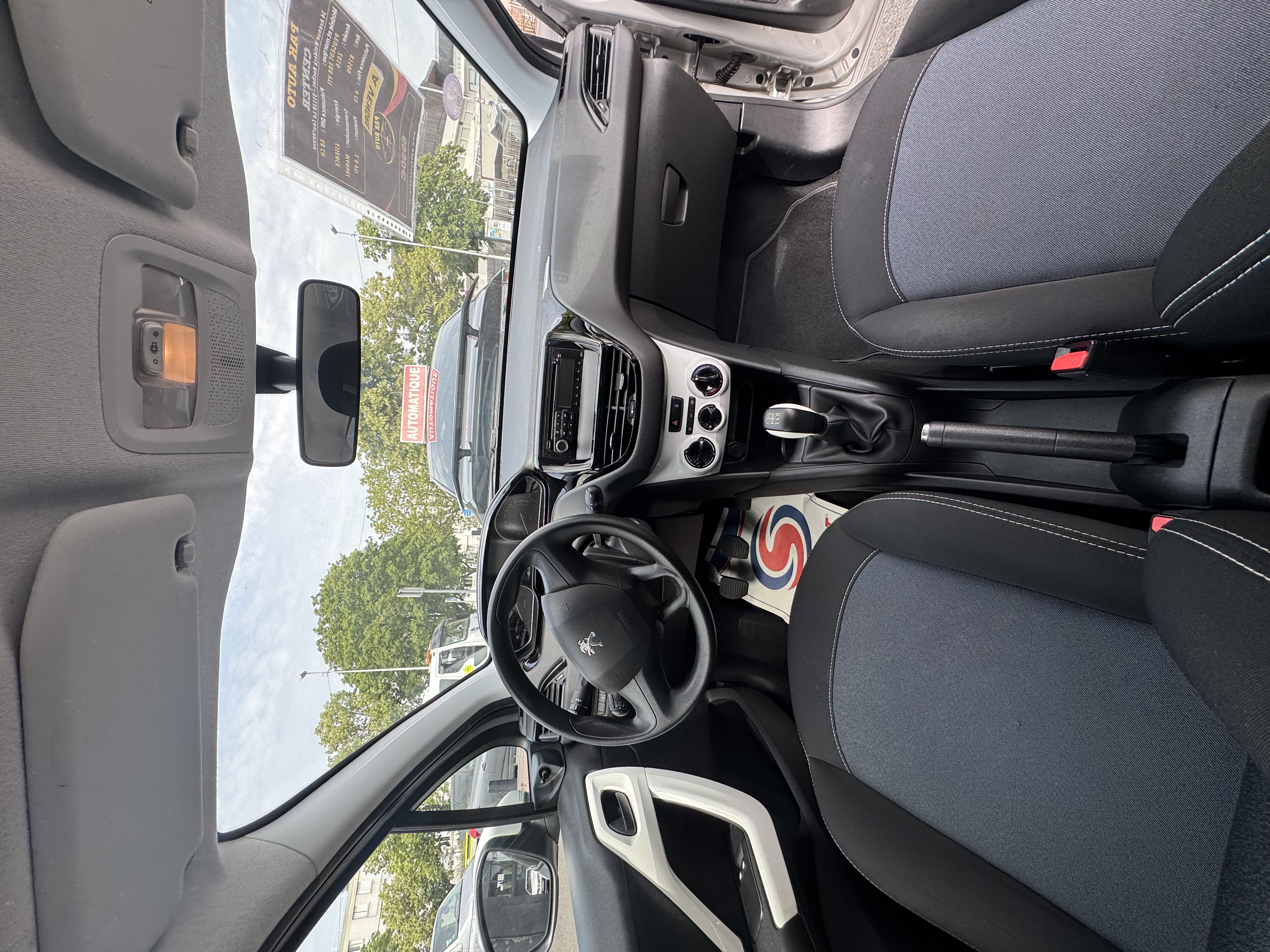 PEUGEOT 208 1.0 PURE TECH 68 LIKE photo 10
