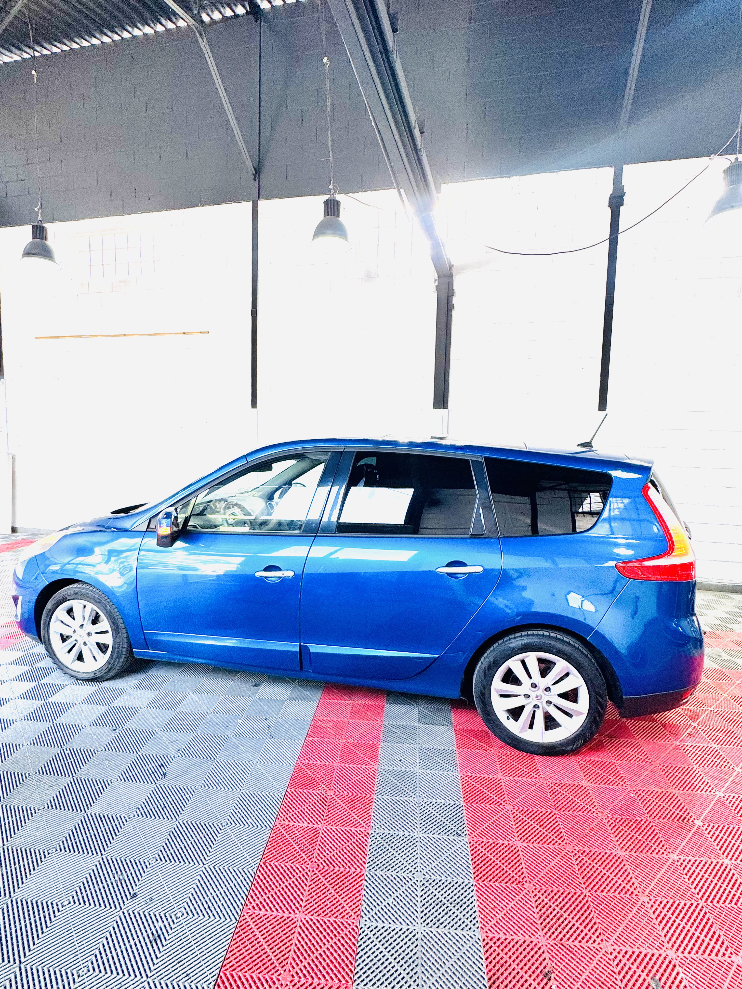 RENAULT SCENIC GRAND 2.0 DCI 150 EXCEPTION BA 7P photo 4