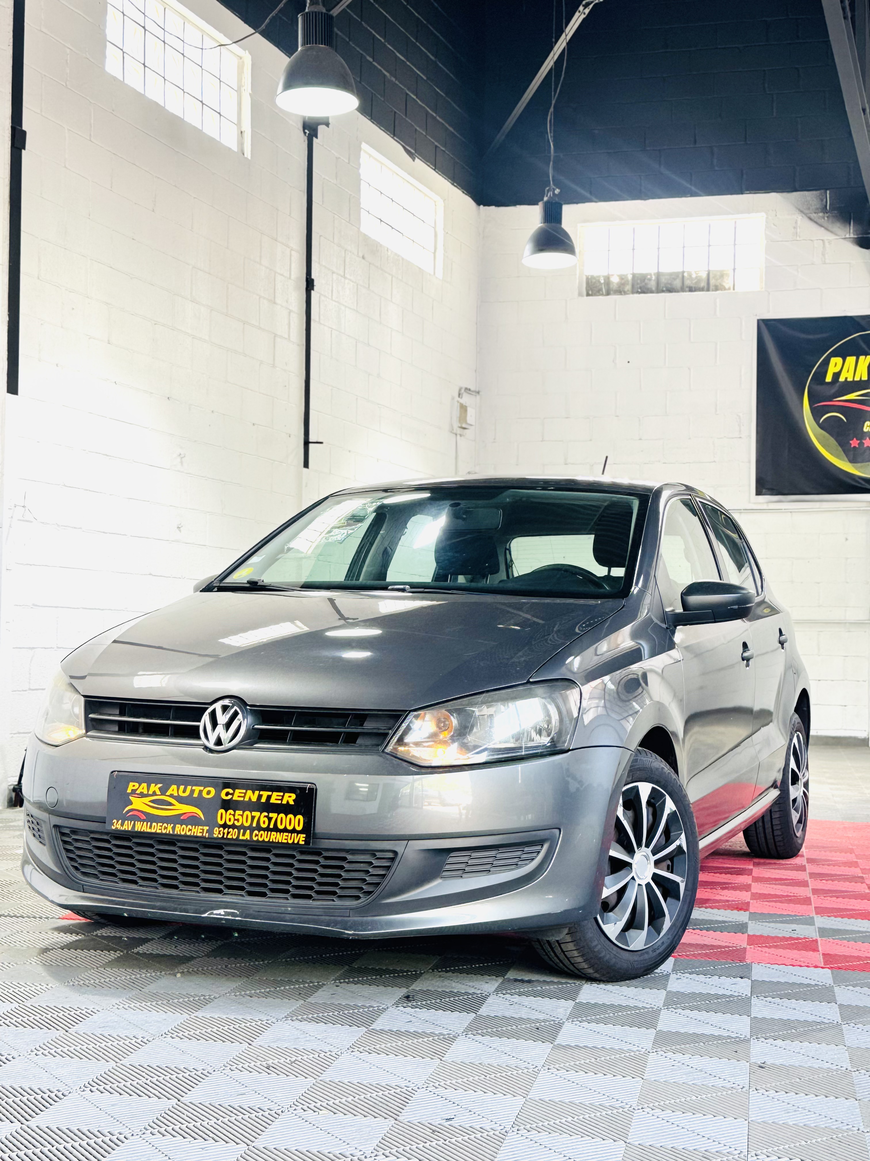 VOLKSWAGEN POLO 1.6 TDI 75 CONFORTLINE photo 2