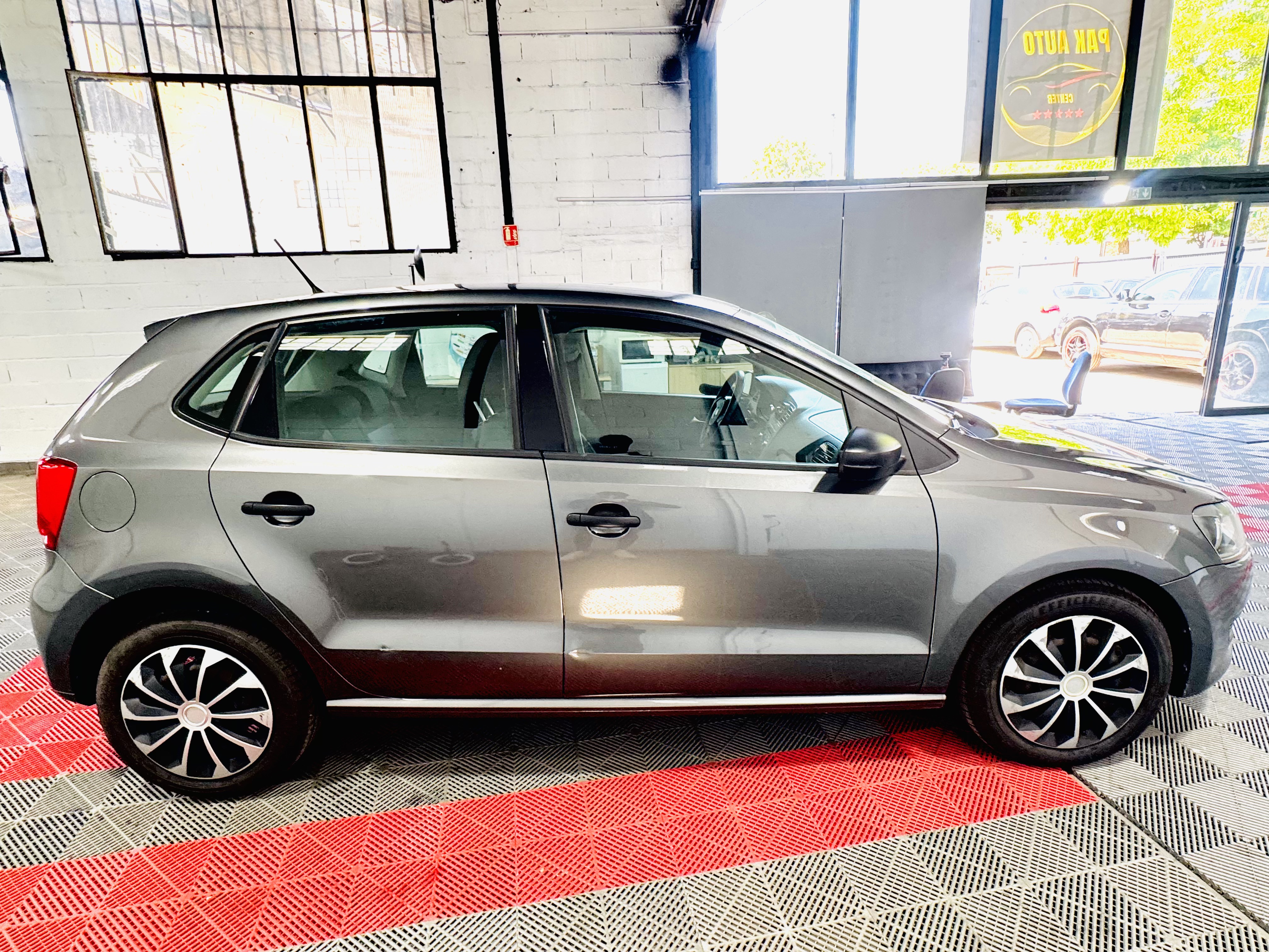 VOLKSWAGEN POLO 1.6 TDI 75 CONFORTLINE photo 8
